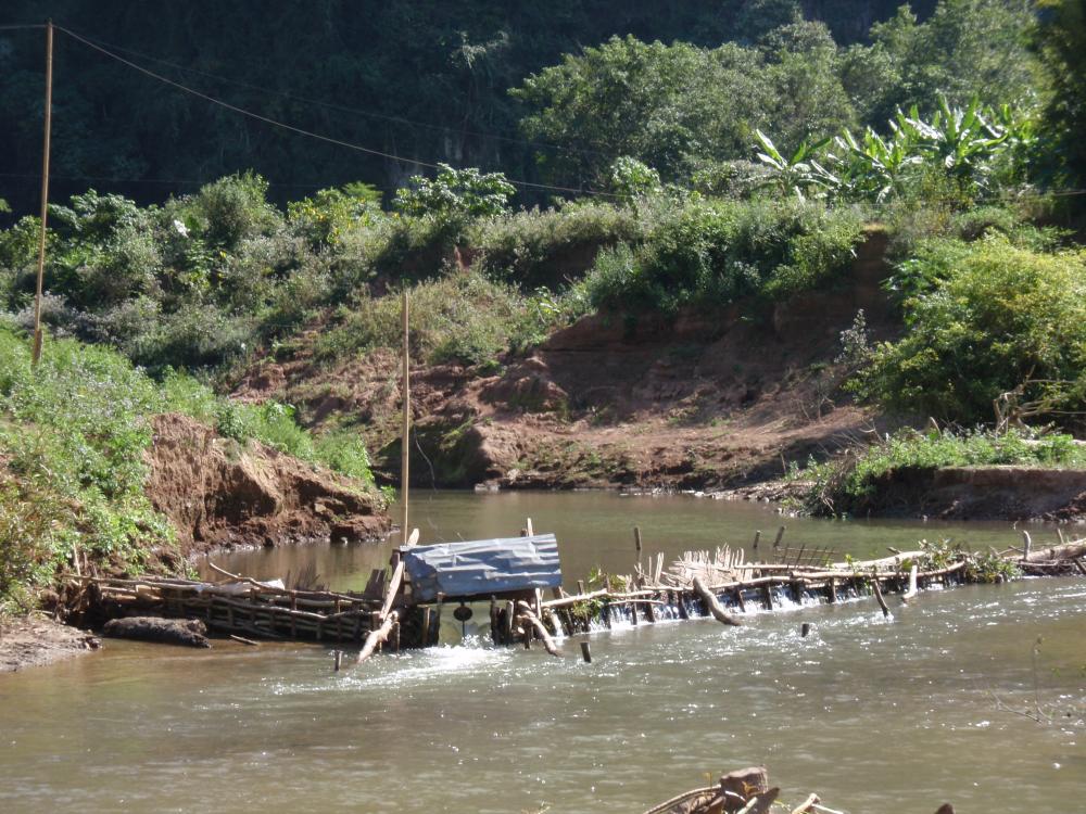 Barrage hydro-électrique à Muang Ngoi