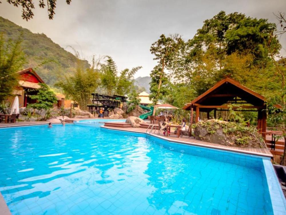 All comfort, large swimming pool