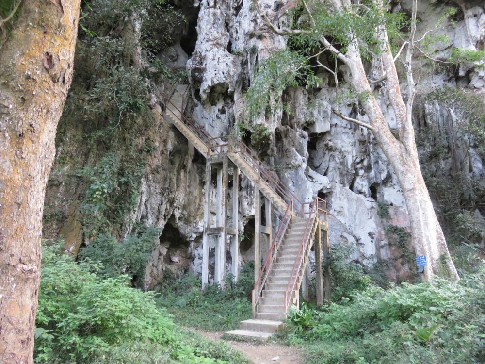 Patok caves in Nong Khiaw