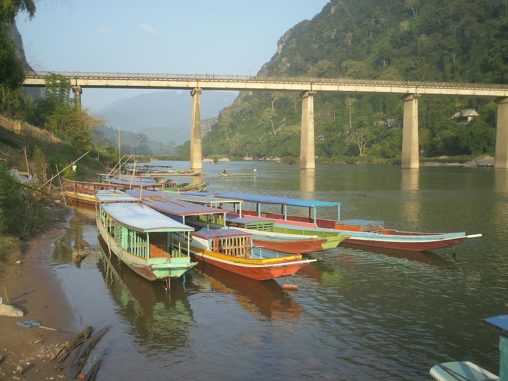 Nong Khiaw's peer