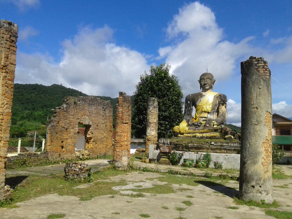 Les restes du temple Vat Piavat à Muang Khun