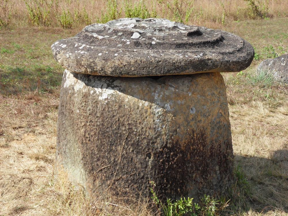 Des jarres massives sur la plaine de Phonsavanh