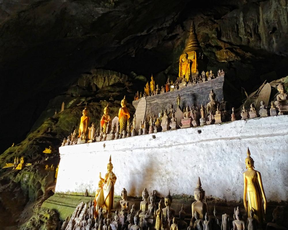 Pak Ou caves, thousands of Buddha representations