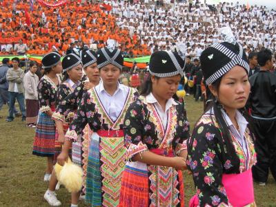Costumes traditionnels Hmong à Luang Prabang