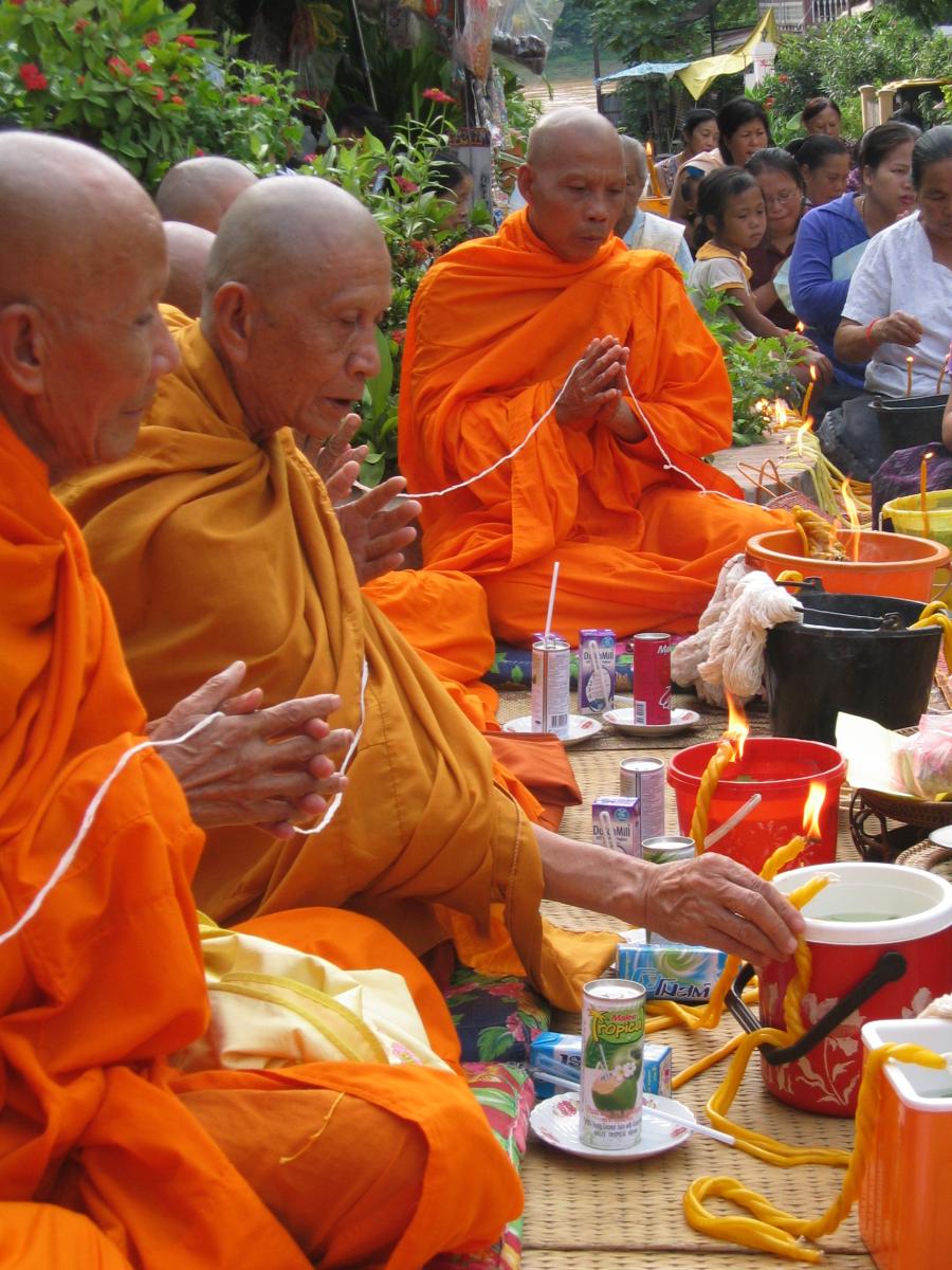 Durant la bénédiction d'un village de Luang Prabang