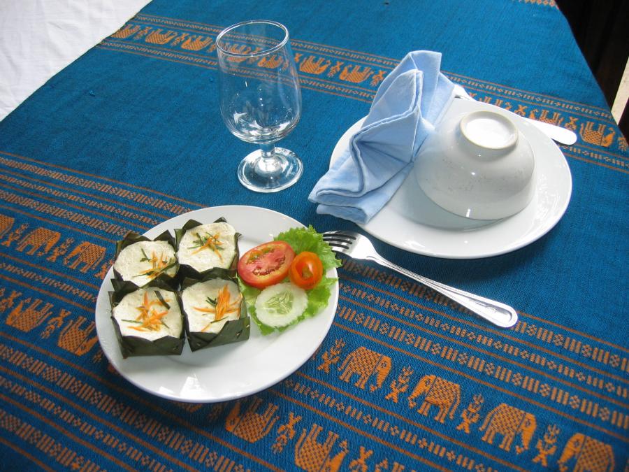 Mousse de poisson cuite dans une feuille de bananier