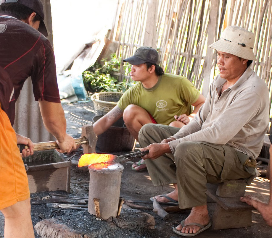 Hat Hien, the blacksmith village