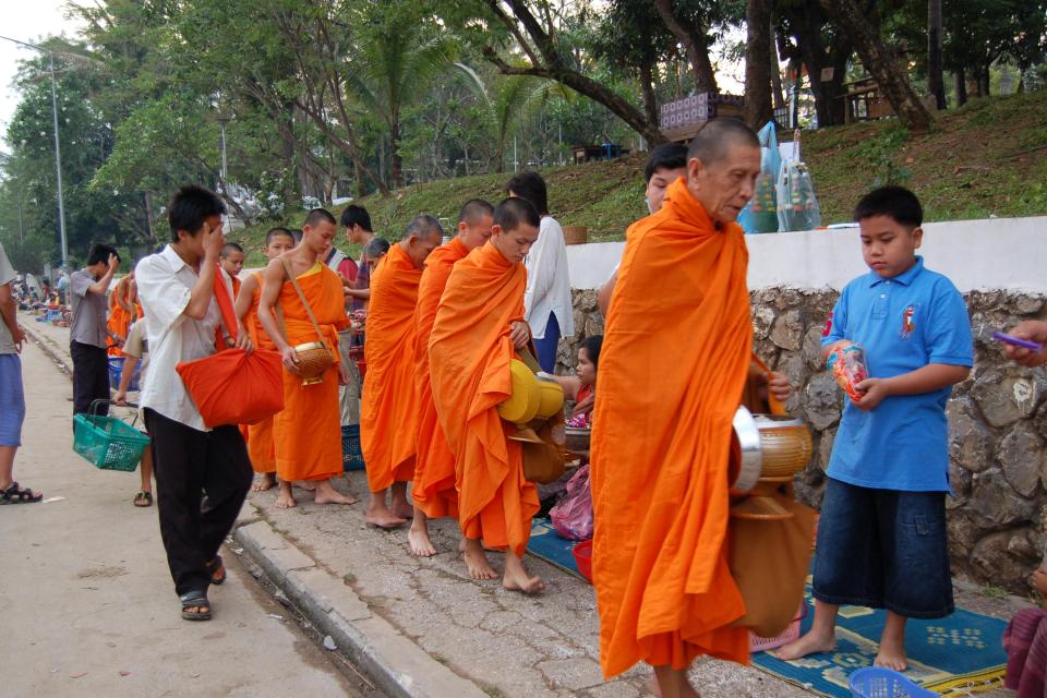 Rules during morning alms