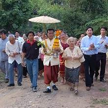 Traditional wedding in Luang Prabang - The man enters