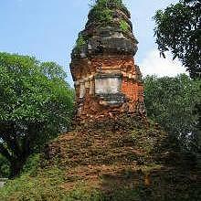 Old stupa in Ban Xieng Lek