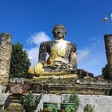 Buddha statue in the ruin of Muang Khun temple
